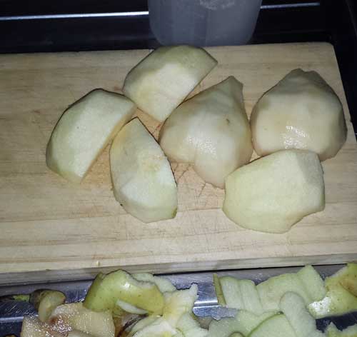 Pera y manzana pelada para papilla de fruta